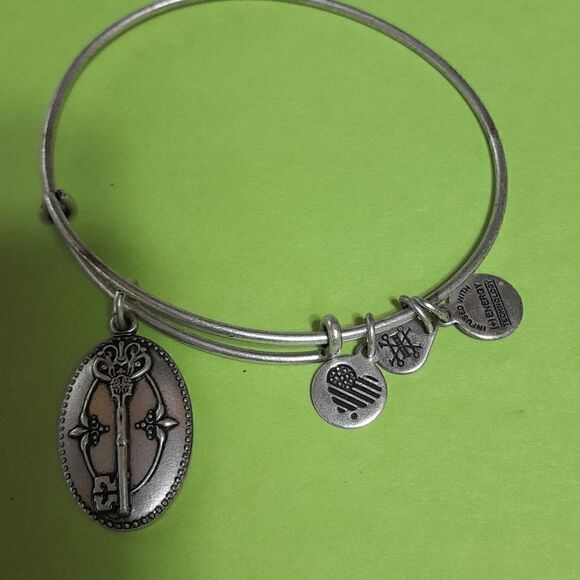 5 Vintage Alex and Ani Vintage Bracelets... - Picture 5 of 8